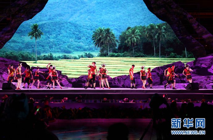 黎族舞蹈《拈汀舞》。新华网 王子豪 摄