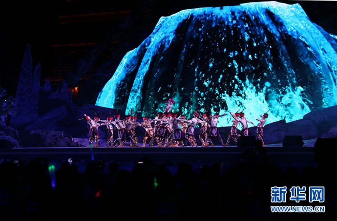 男子群舞《搏击》。新华网 黎多江 摄