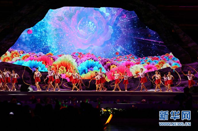 舞蹈《红》。新华网 王子豪 摄