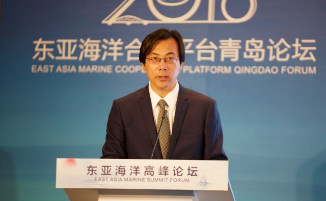 图为中国经济信息社副总裁曹文忠在2018东亚海洋高峰论坛致辞