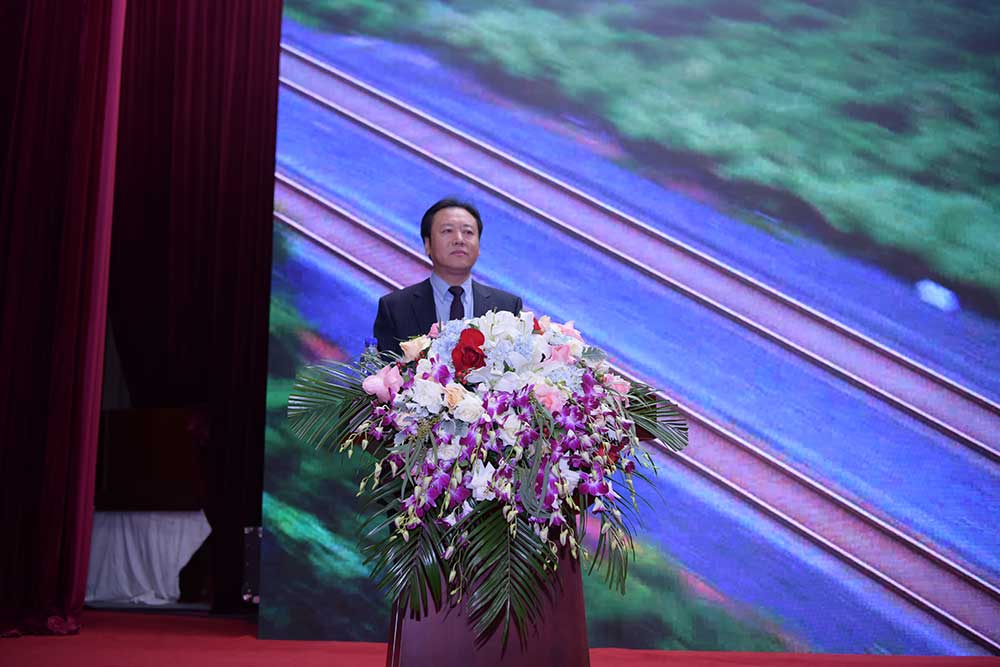 吉林省长吉图办主任崔军主持开幕式(王劲松摄)