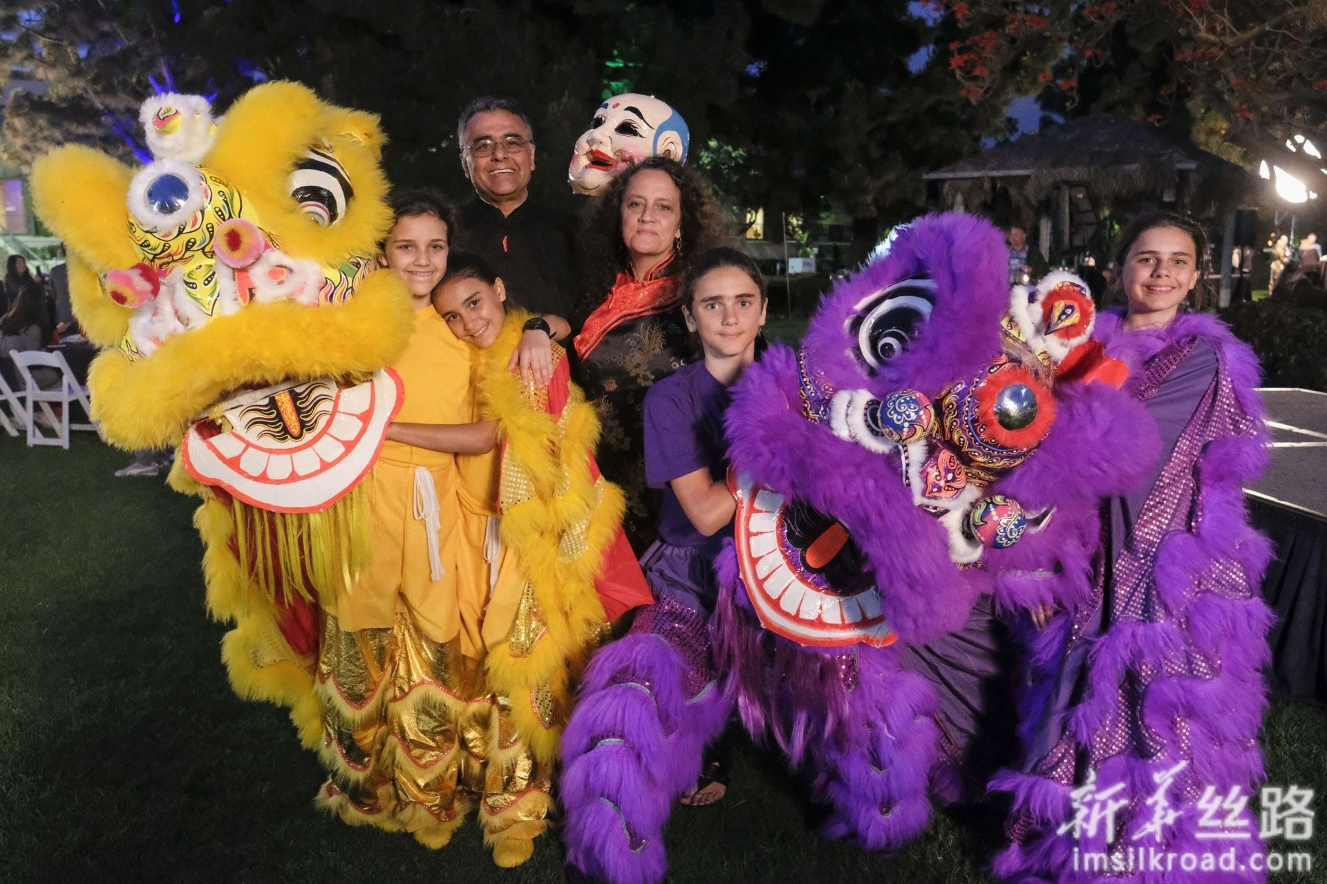 通讯:瞧这一家子舞狮的美国人