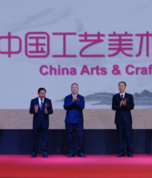 中国工艺美术大师非遗传承基地作品展在南京开幕