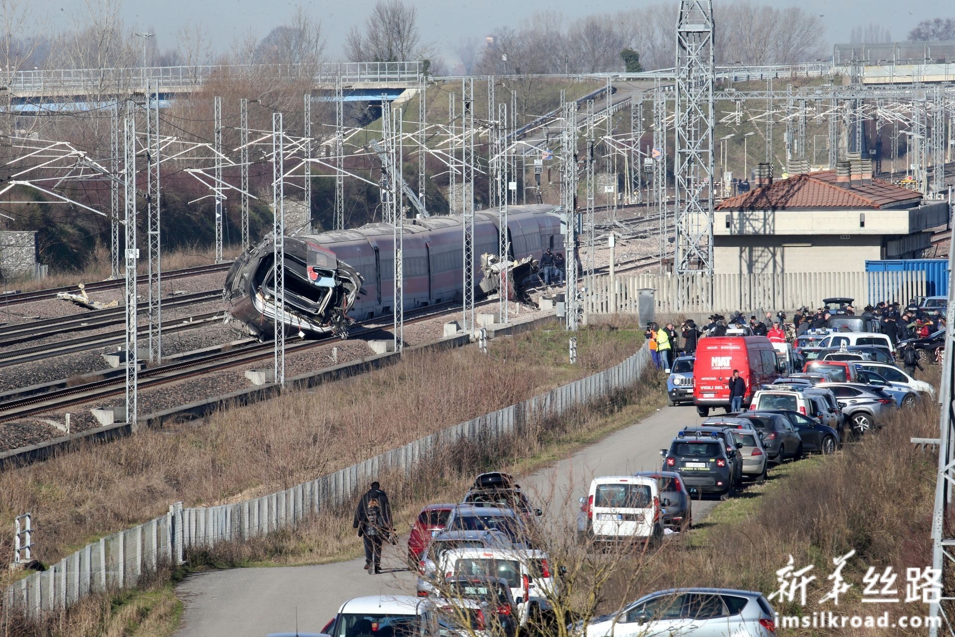 意大利北部发生高铁列车脱轨事故 两人死亡多人受伤
