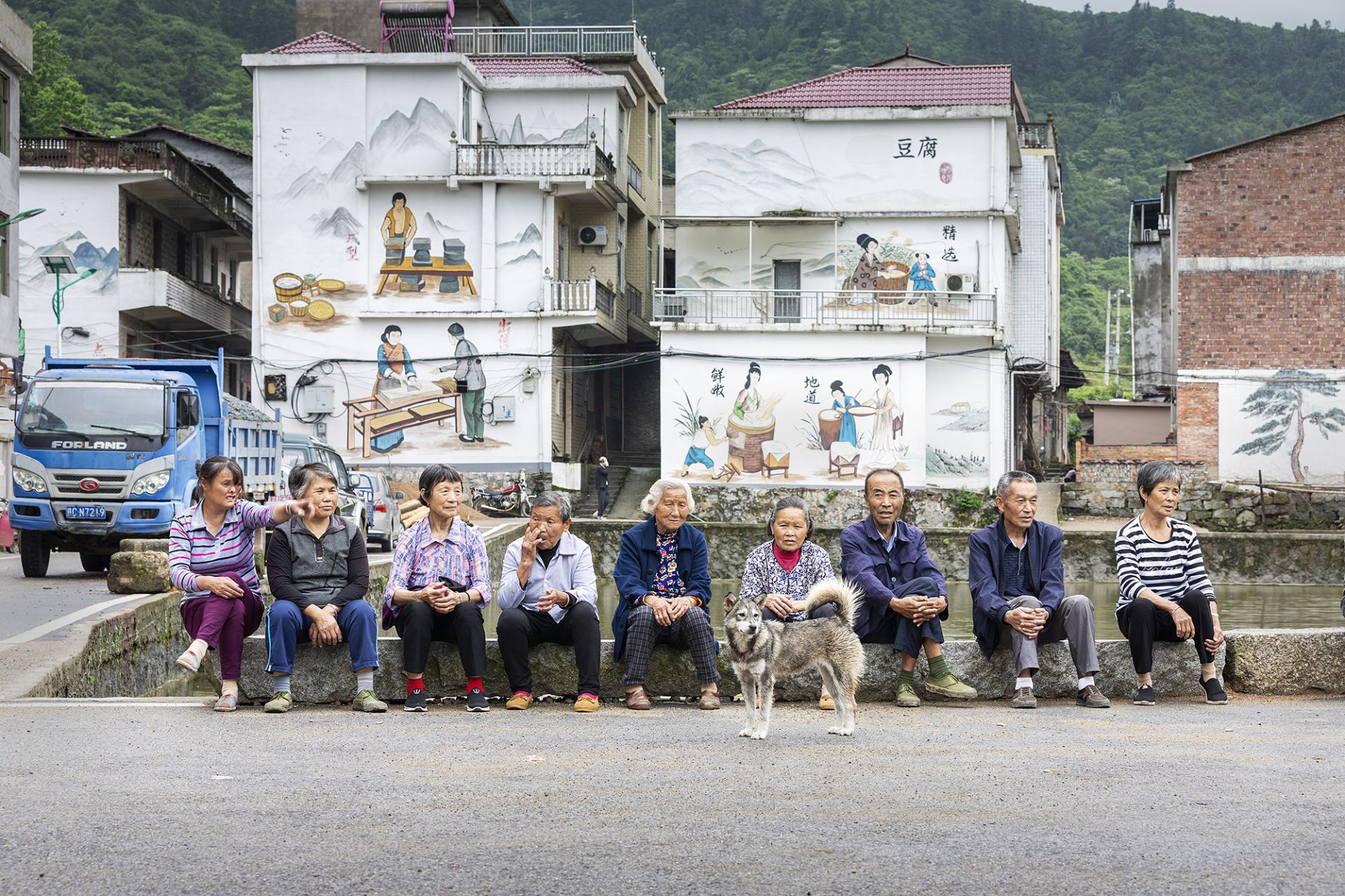 决战脱贫攻坚有 力 量 新华丝路