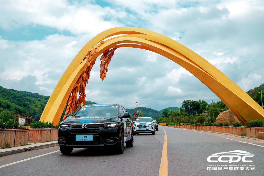 7月19日21ccpc公众站suv组车队打卡南泥湾 新华丝路