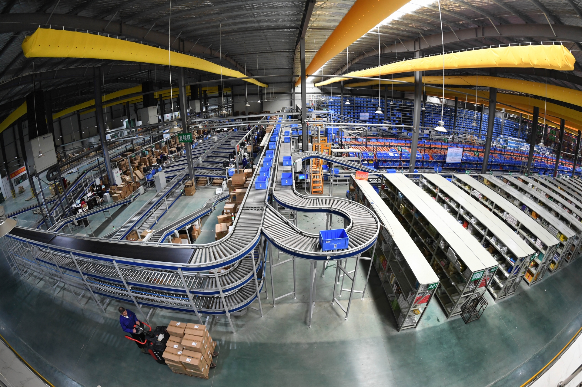 医药企业仁翔公司生产车间