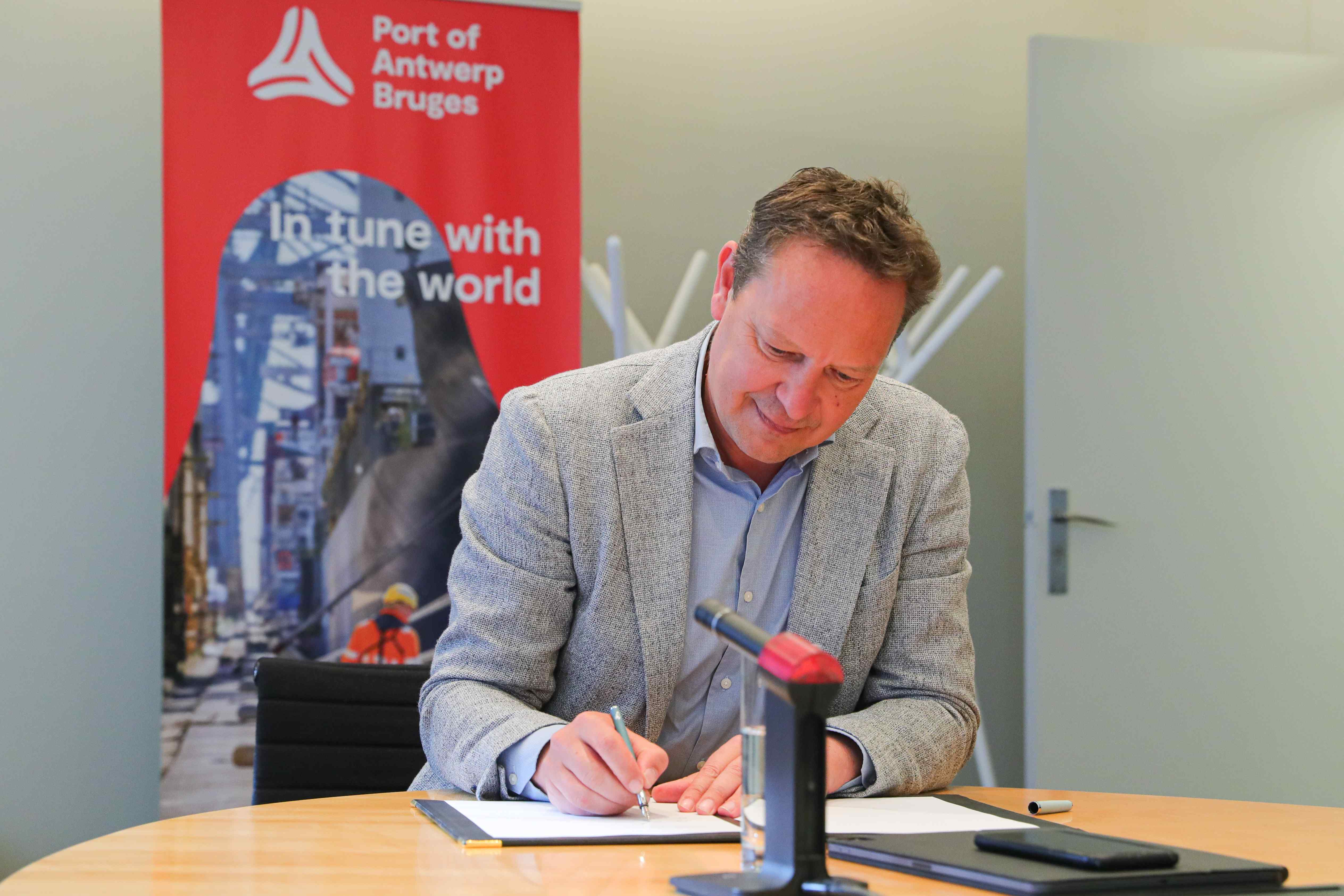 BbsburC930079_20220513_ENPSN0A001.jpg BbsburC930079_20220513_ENPSN0A001.jpg