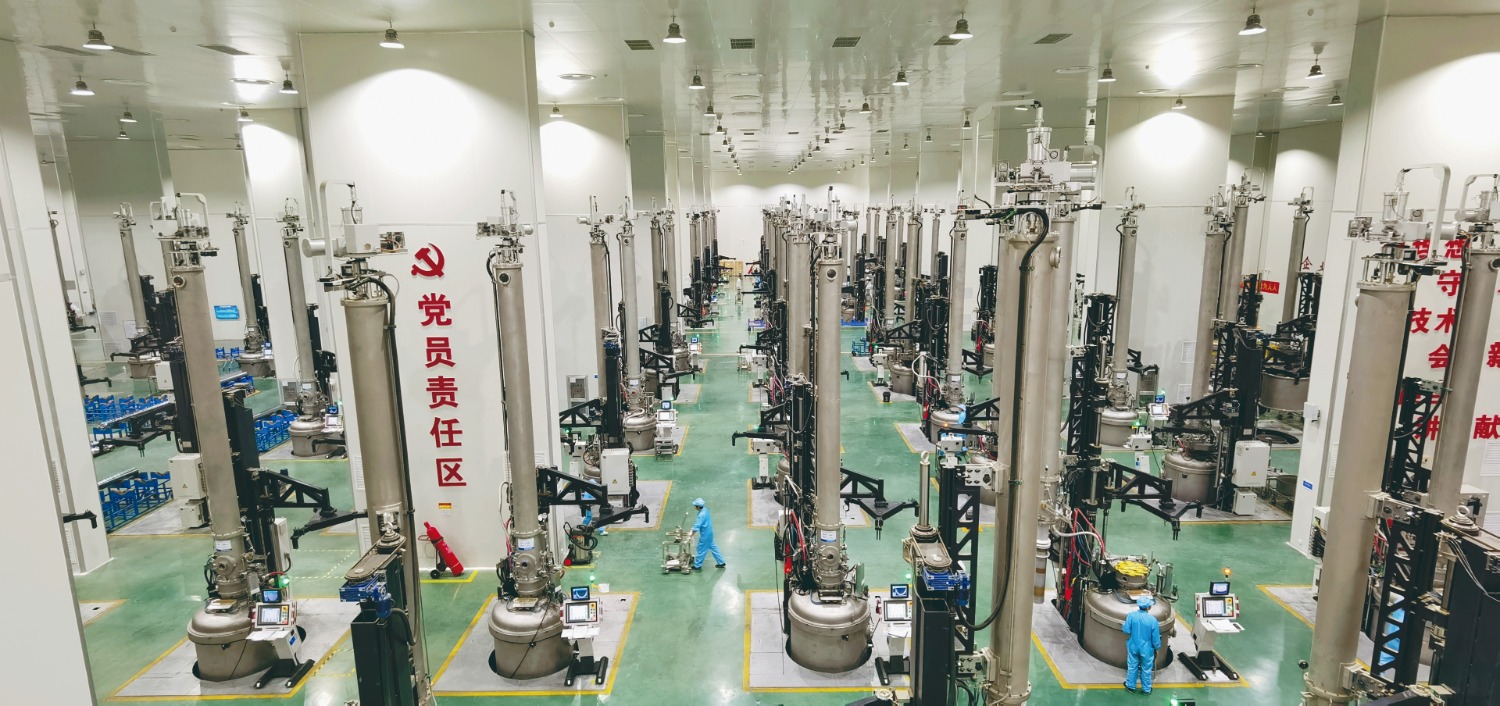 晶澳科技曲靖基地 何凡绍 摄.jpg