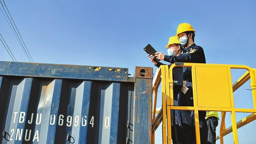 前5个月中老铁路进出口货运量同比增长31%