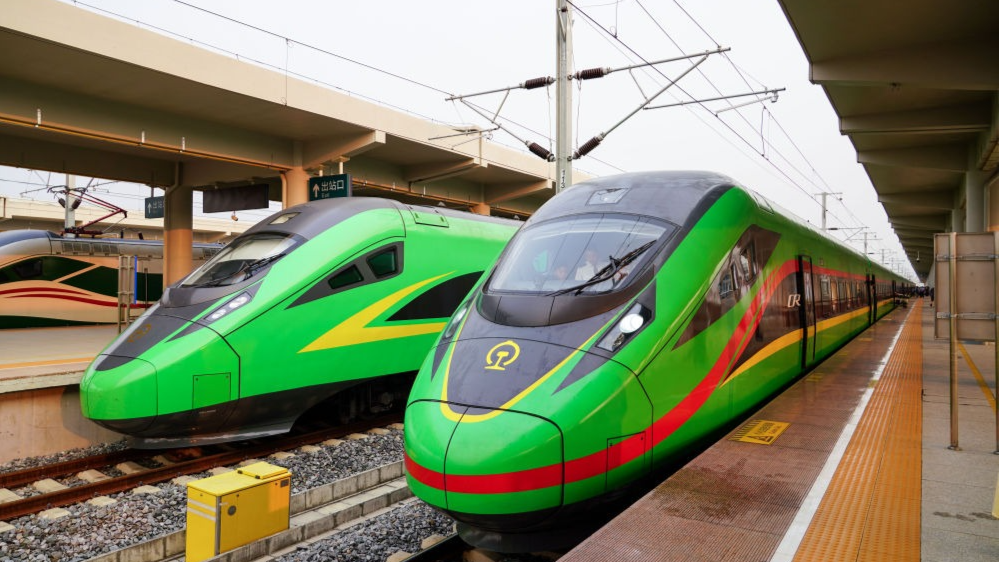 中老铁路国际旅客列车开行满1000列