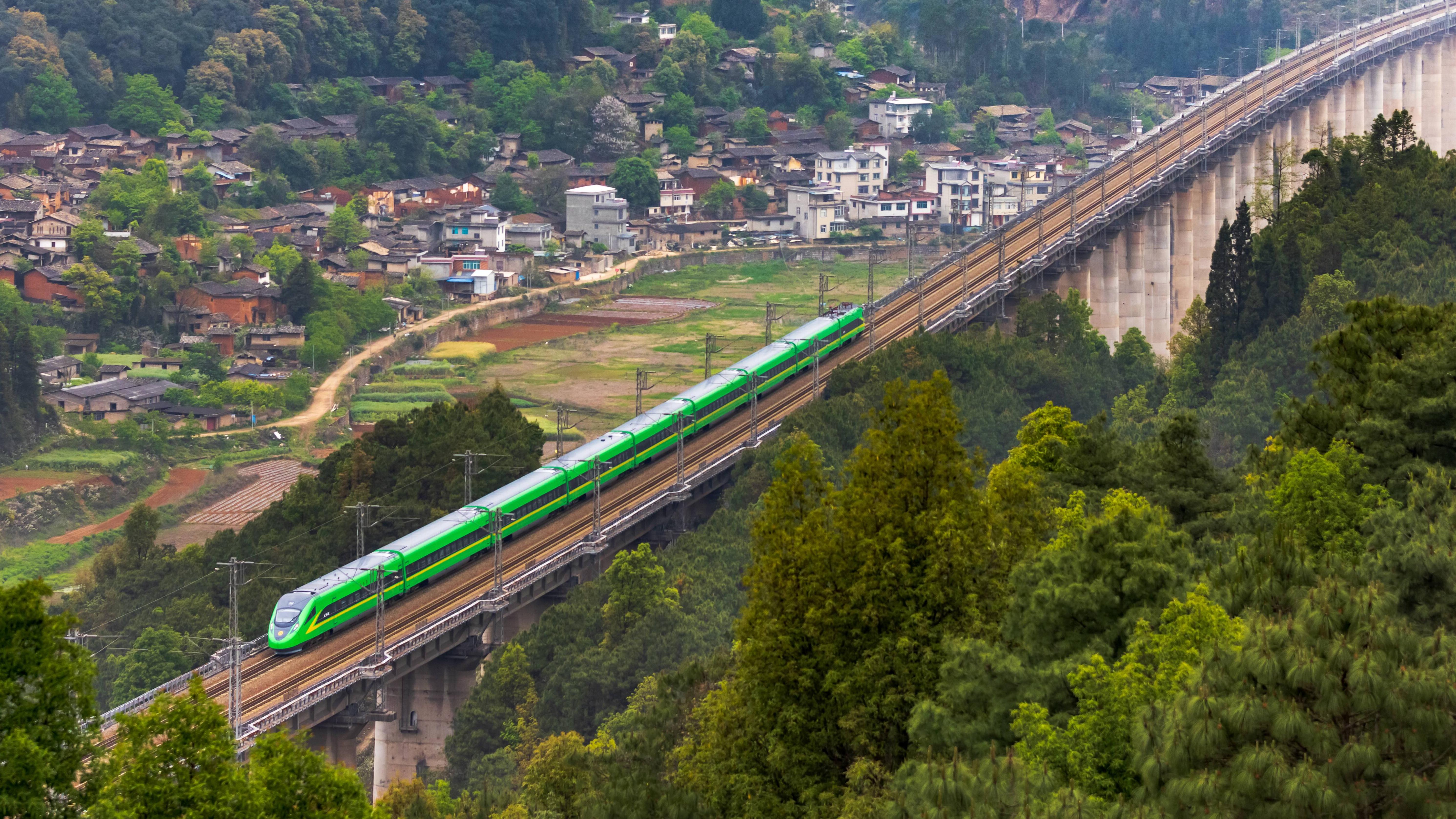 一声“发车”见证中老铁路新篇章