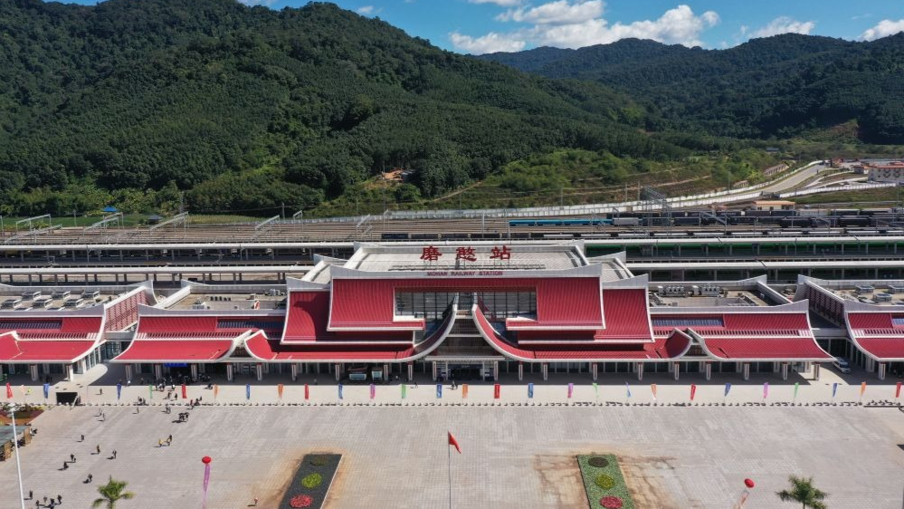 镜观·回响｜中老铁路成为造福两国民众的“黄金线路”