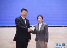 习近平会见老挝国会主席巴妮