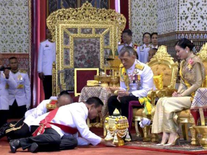 泰国国王授予王室成员新的封号