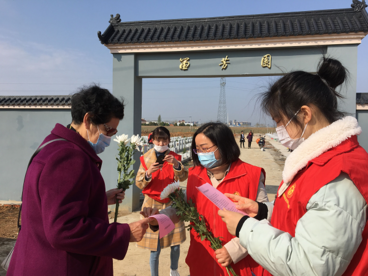 安徽天长：火纸换鲜花，文明祭祀更“清明”