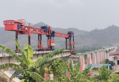 中老铁路跨湄公河特大桥开始架梁