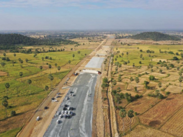柬埔寨首条高速公路建设在战疫中顺利推进