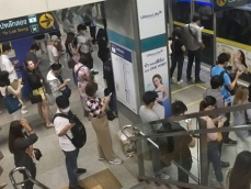 曼谷捷运客流迎峰值加重防疫难度
