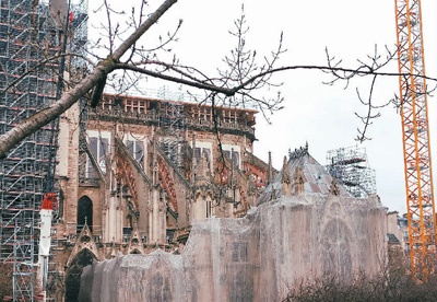 修复中的巴黎圣母院