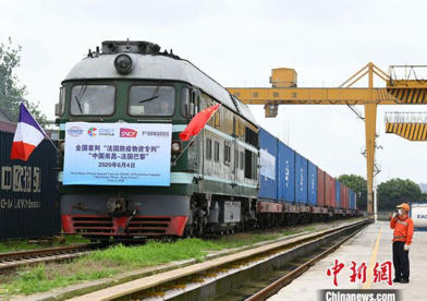 中国首趟驶往法国“防疫物资专列”出发