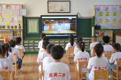 安徽蚌埠：“云毕业典礼”让学生放飞梦想 快乐起航
