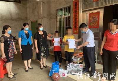 湛江市上千名贫困儿童获“守护成长保险”