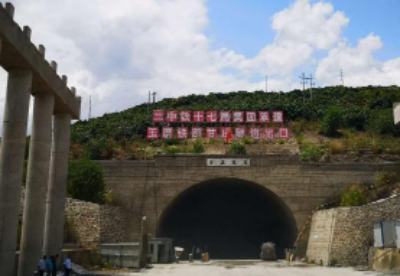 中老铁路中国段已打通67座隧道 剩余26座加快建设
