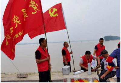 安徽凤阳：三千余名党员在防汛一线践行初心使命
