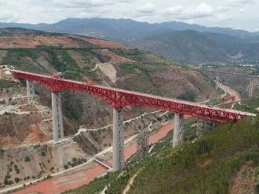 中老铁路中国段玉磨铁路元江双线特大桥合龙