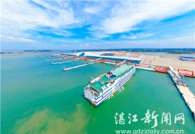 全球最大客滚轮渡码头首次试靠
