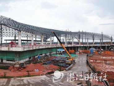 湛江机场迁建项目航楼吊装大顶