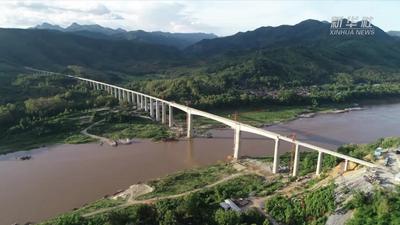 雄伟！空中看中老铁路