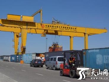 今年霍尔果斯铁路口岸进出境中欧（中亚）班列超2500列