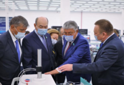 哈萨克斯坦参议院代表团视察国产呼吸机制造企业