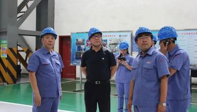 吴伟章深入白鹤滩转轮加工厂慰问一线职工