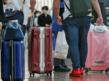 日本最早10月起进一步放宽外国人入境限制