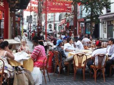 英国“外出就餐半价”效果广受好评 餐饮业呼吁延长时限