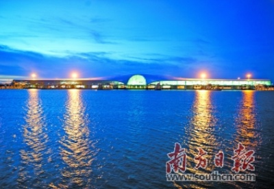 湛江徐闻港开港   琼州海峡新通道华丽升级
