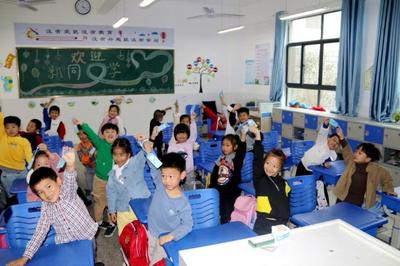 安徽凤阳：图书漂流进校园 绿色阅读传书香 