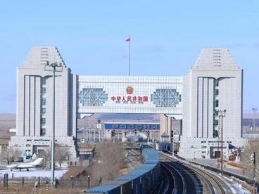 中俄口岸进出境中欧班列累计突破1万列