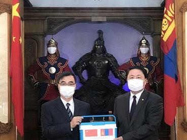 中国军队援助蒙古国军队新冠肺炎疫苗交接仪式举行