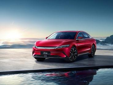 比亚迪汉强势崛起 特斯拉Model 3遇劲敌