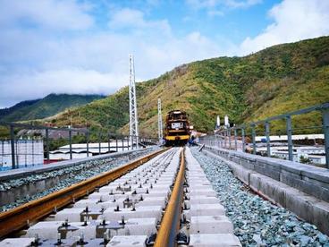 中老铁路磨憨至万象段第Ⅲ标段铺轨施工圆满完成