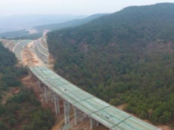 “一带一路”建设重点工程昆楚高速进入冲刺阶段