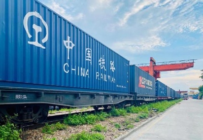 广州首趟出口过境专列发车  中欧班列再添海铁联运新通道