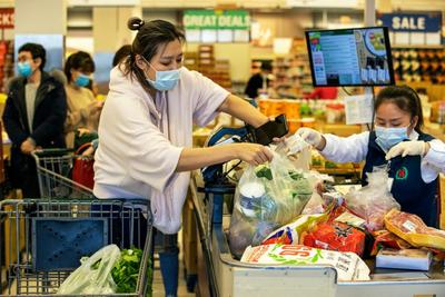 亚裔美国人和太平洋岛民社区中女性的经济地位