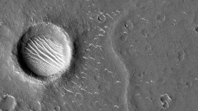 国家航天局发布“天问一号”探测器拍摄的高清火星影像图