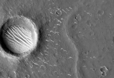 国家航天局发布“天问一号”探测器拍摄的高清火星影像图