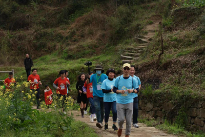 黄山市徽州区：“相约徽州 乐享山水”花田跑在灵山开跑
